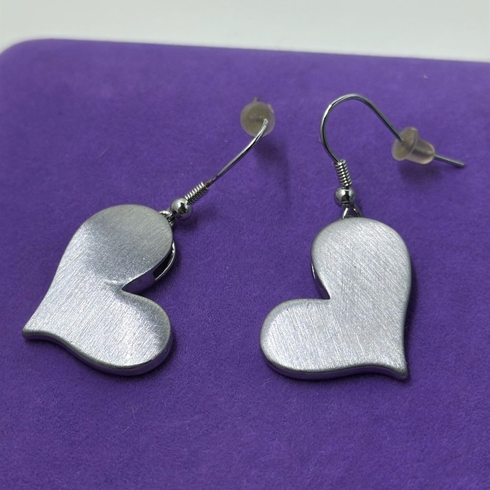 💛 Brushed Silver Tone Heart Earrings